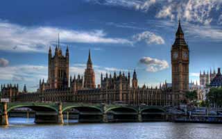 亚运会现场有人发现，曼联赛前判断出现偏差